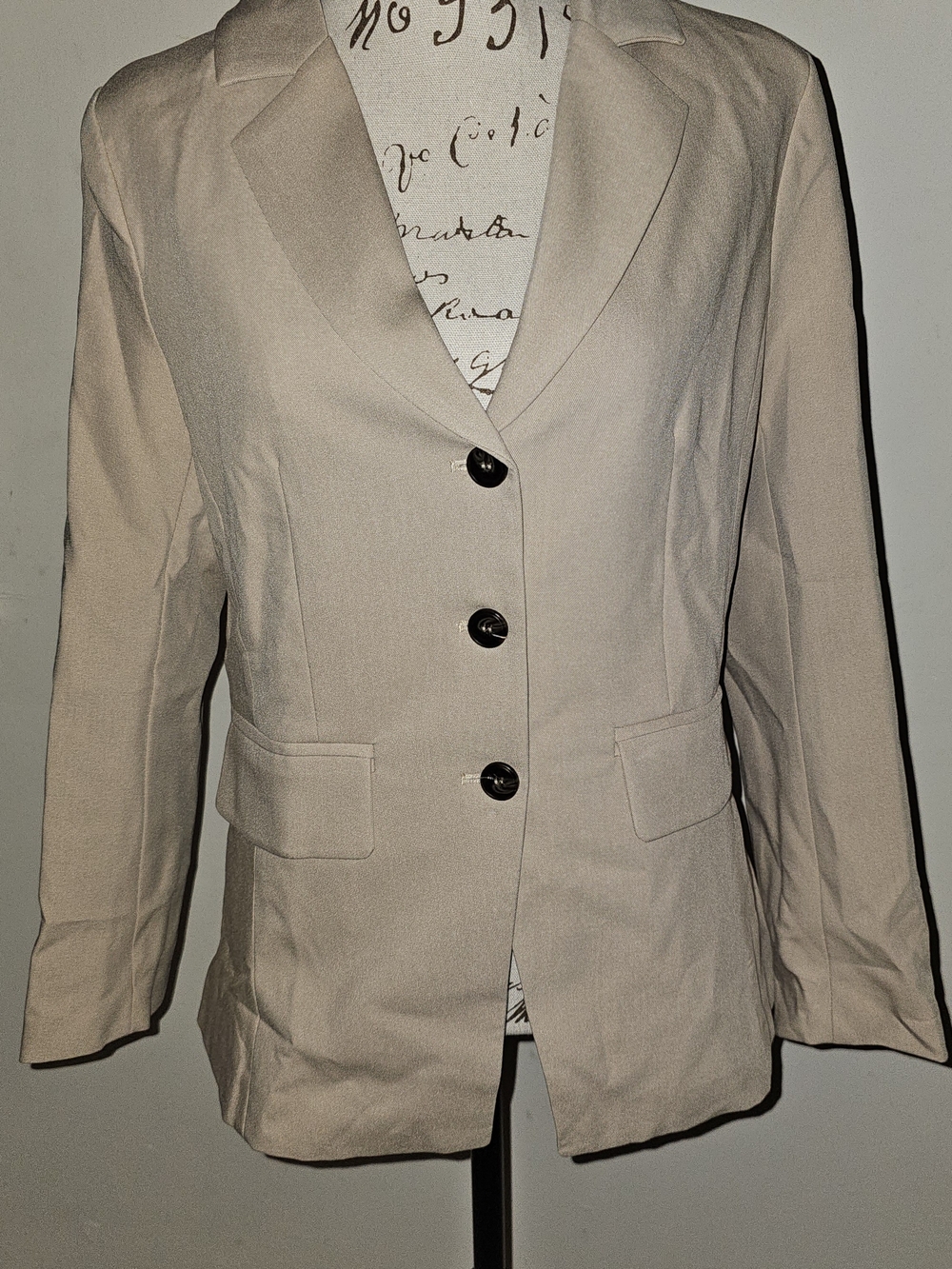 Tailored Cream Single-Breasted Women's Blazer